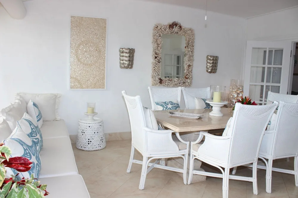 Glitter Bay Suites