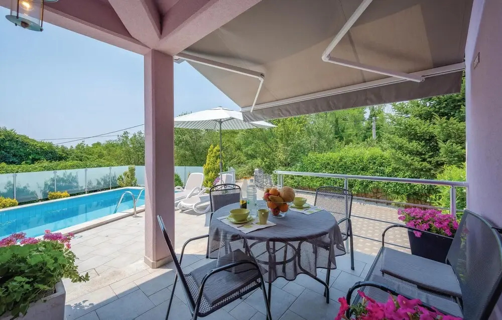 Adorable Holiday House Lilla-with pool-near Old Town Labin