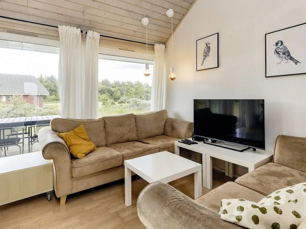 6 person holiday home in Brovst-By Traum