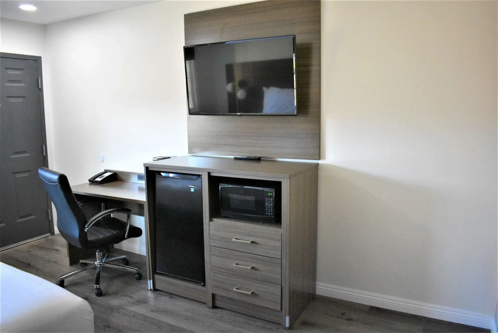 Signature Anaheim Maingate