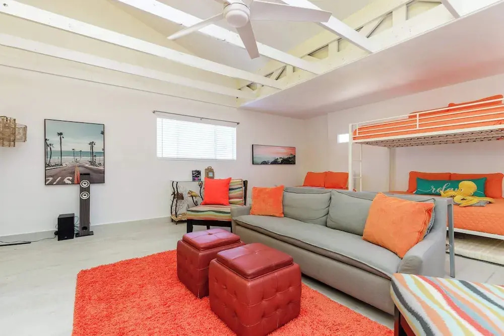 Stylish 3 Bedroom Pool Pets Sleeps 10