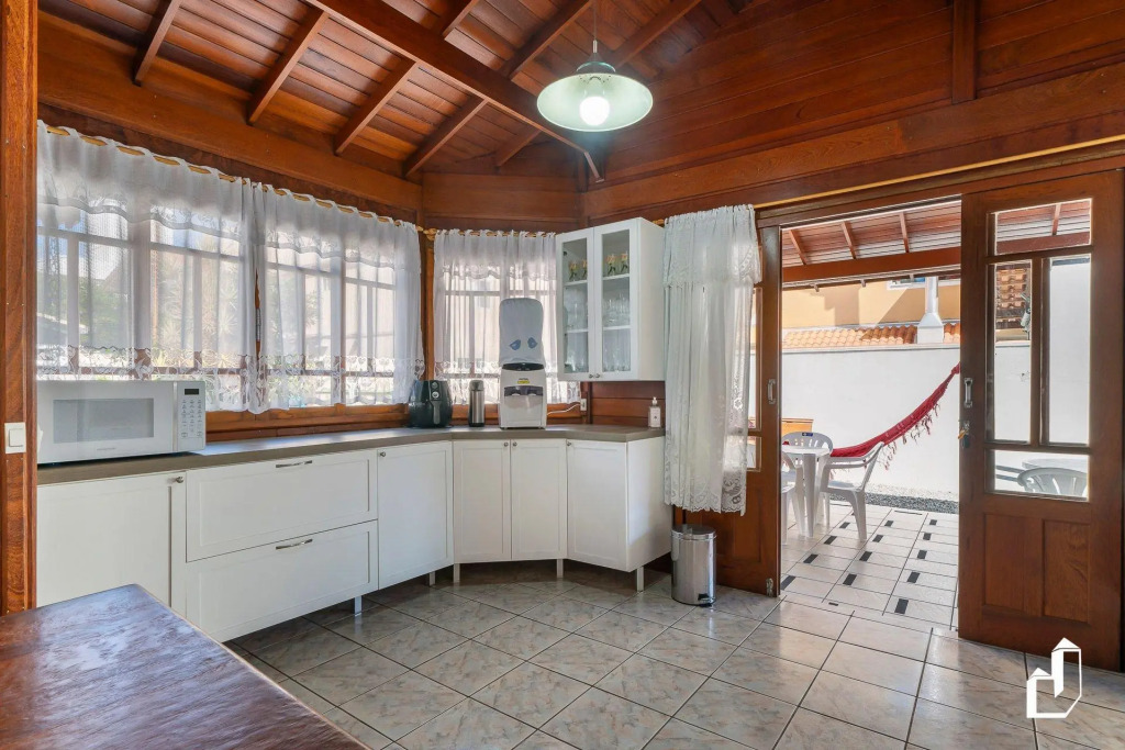 Casa com 03 dormitórios