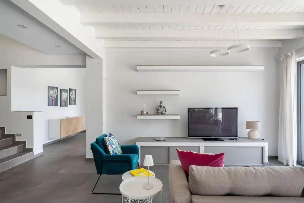 3 Bedroom Modern Villa, Pool, Savoca, East Sicily