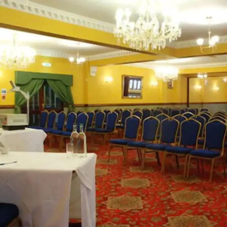 Crown & Cushion Hotel