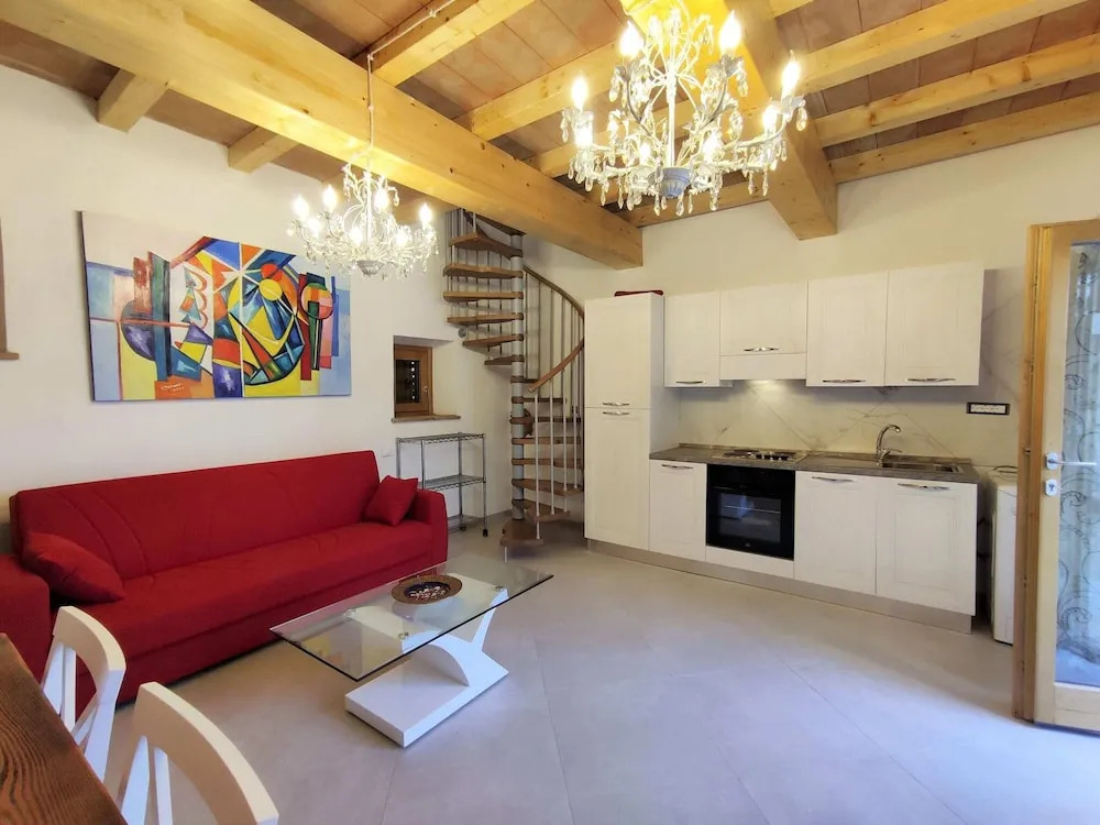 New Tuscan Villa With Pool