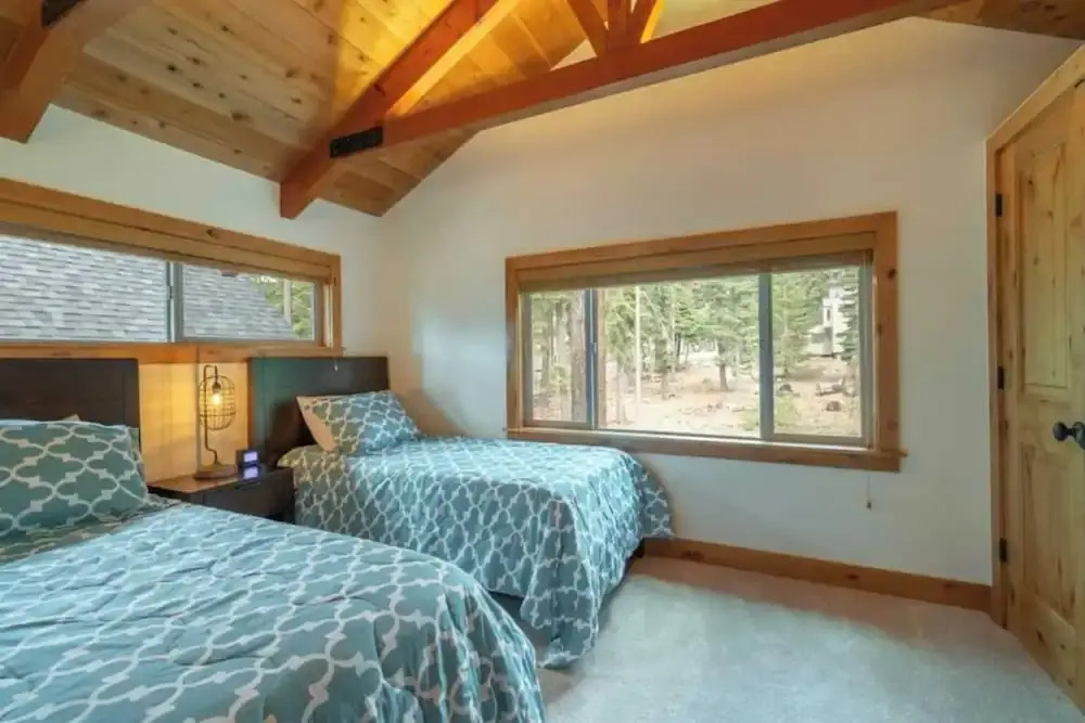 Henderson by Avantstay Lake View! Walk to Beach, Garwoods & More!