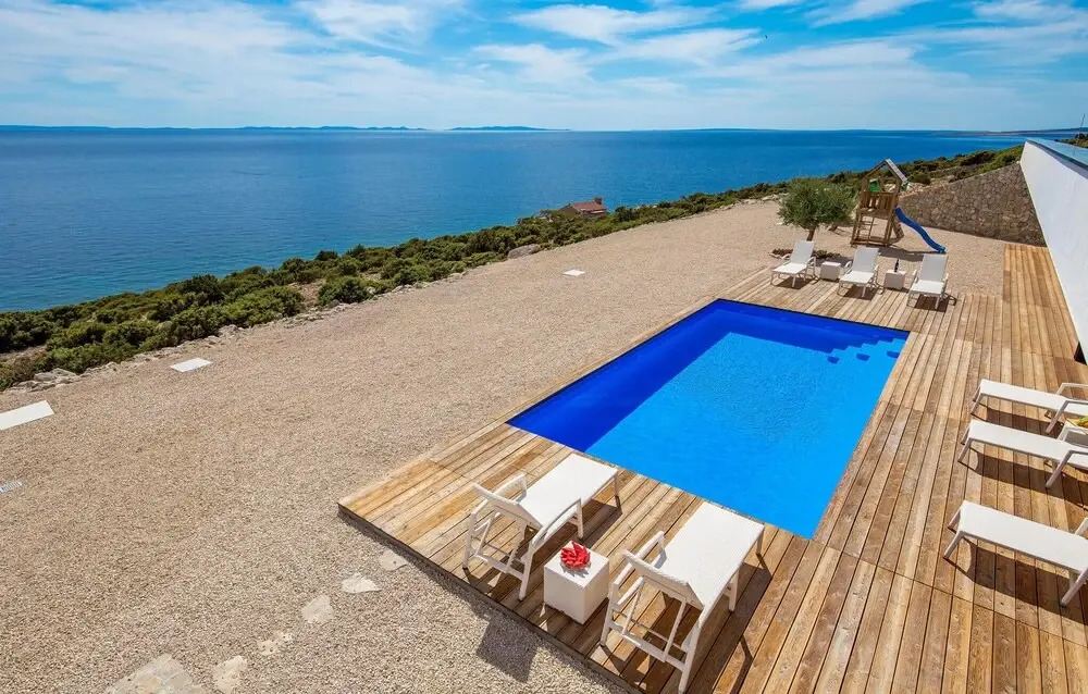 Amazing Home in Kosljun With 4 Bedrooms, Wifi and Private Swimming Pool