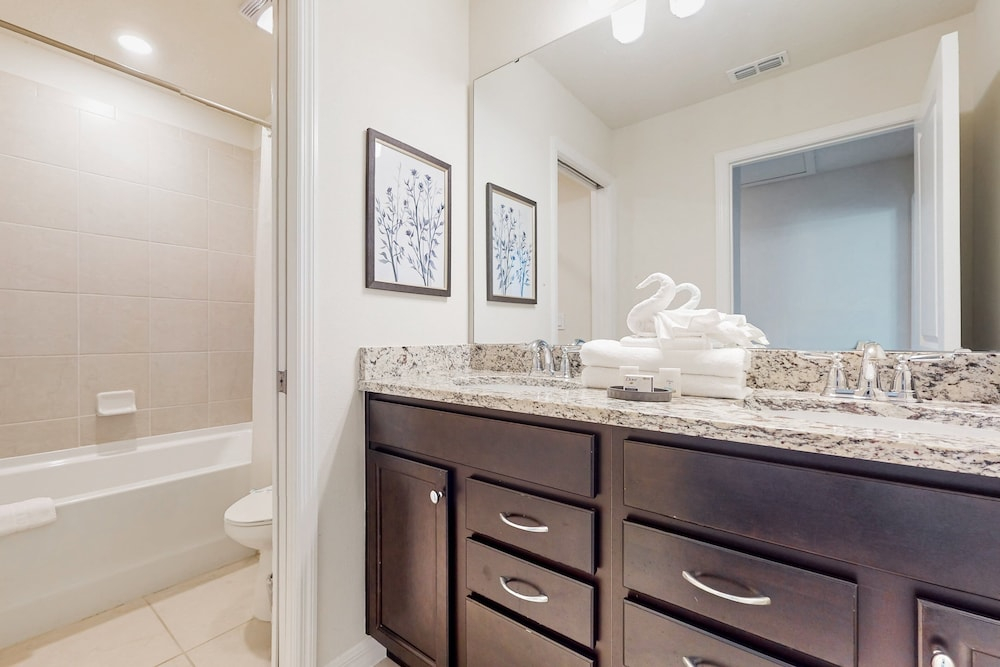 Inviting Family-friendly Home W/private Pool, Spa, Central AC, & W/D