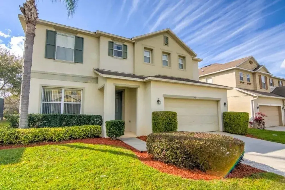 Beautiful Legacy Park 5 Bedroom Home