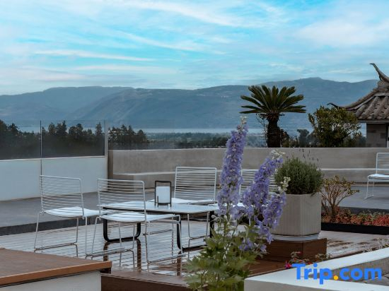 Nayinian Hotel