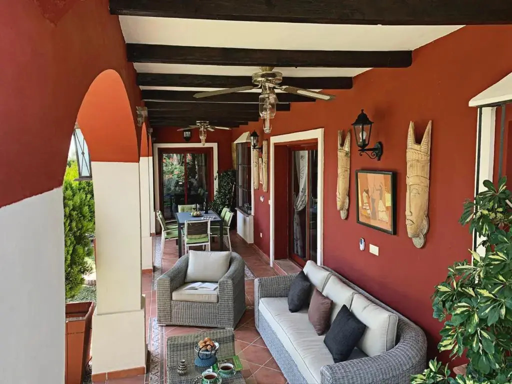 VILLA NABRISA MARBELLA, 5 BEDROOM, PRIVATE POOL, GARDEN, BBQ
