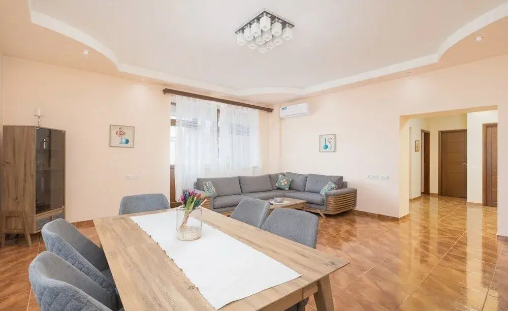 Stay Inn на ул. Амиряна, 4/6