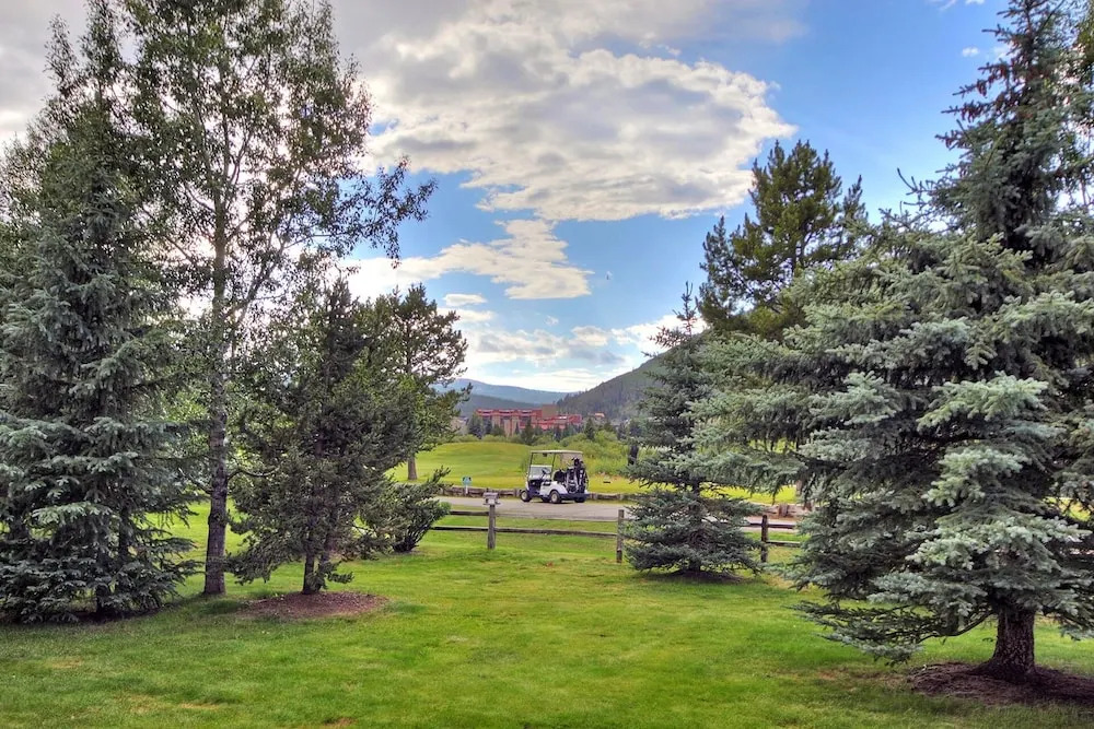 Excellent Views From This Mountain Side Condo - PG107 by Redawning