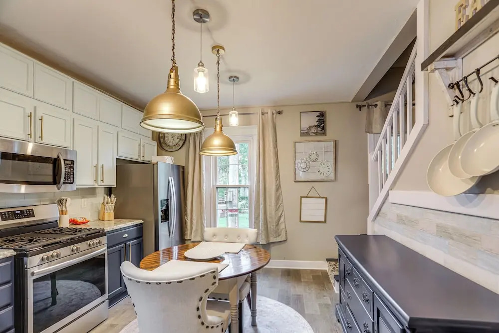 2 Mi to Dtwn: Charming Sandusky Getaway w/ Hot Tub