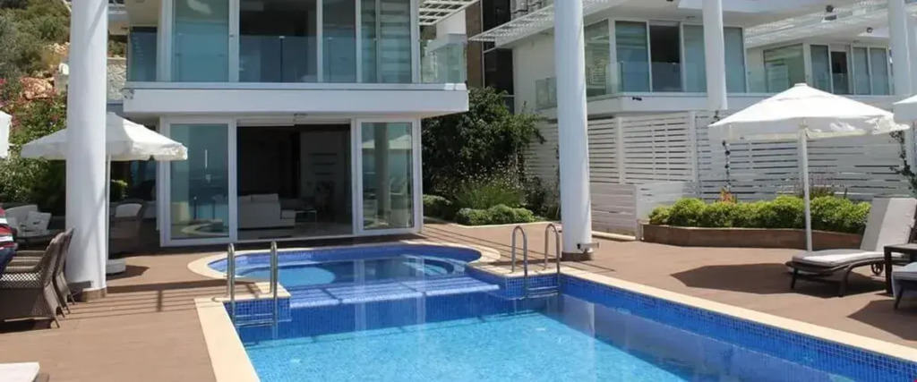 Villa Hill Side 3
