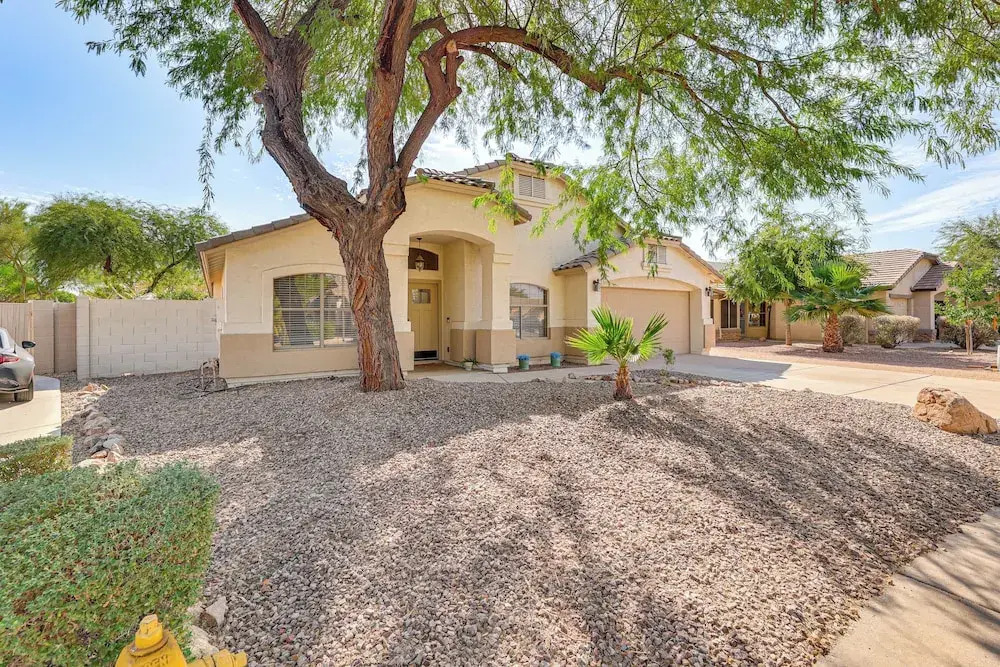 Centrally Located Gilbert Home: Patio & Grill!