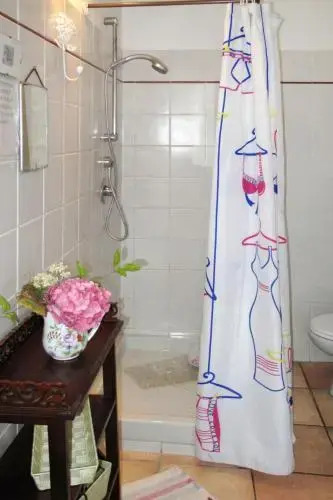 Casa Angela 100s