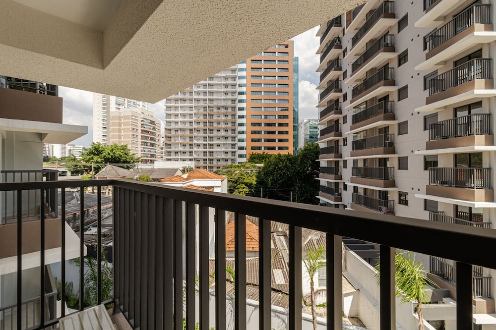 Studio com Varanda ao Lado do Metr em Pinheiros