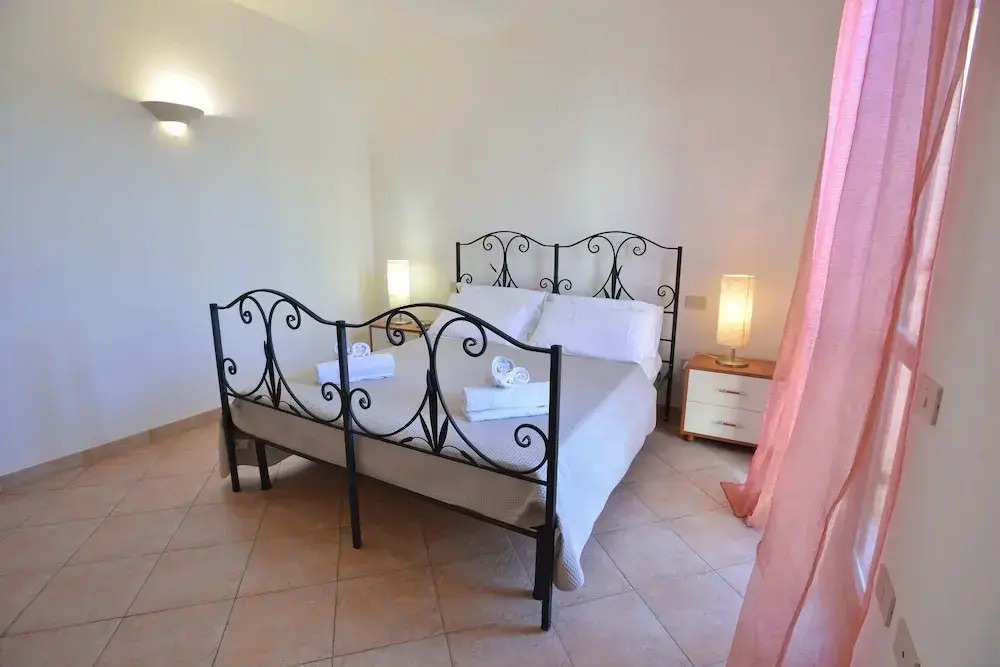 Izzhome Crispi