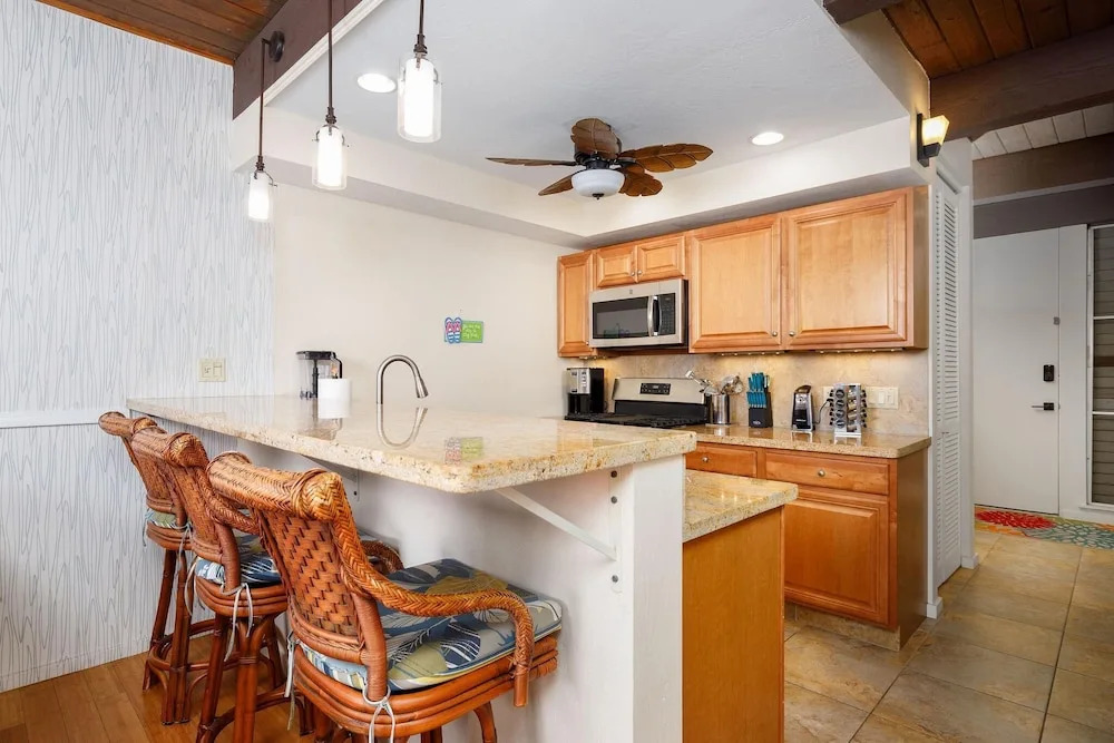 Kona Mansions 225 Top Floor 2 Story Ocean Views