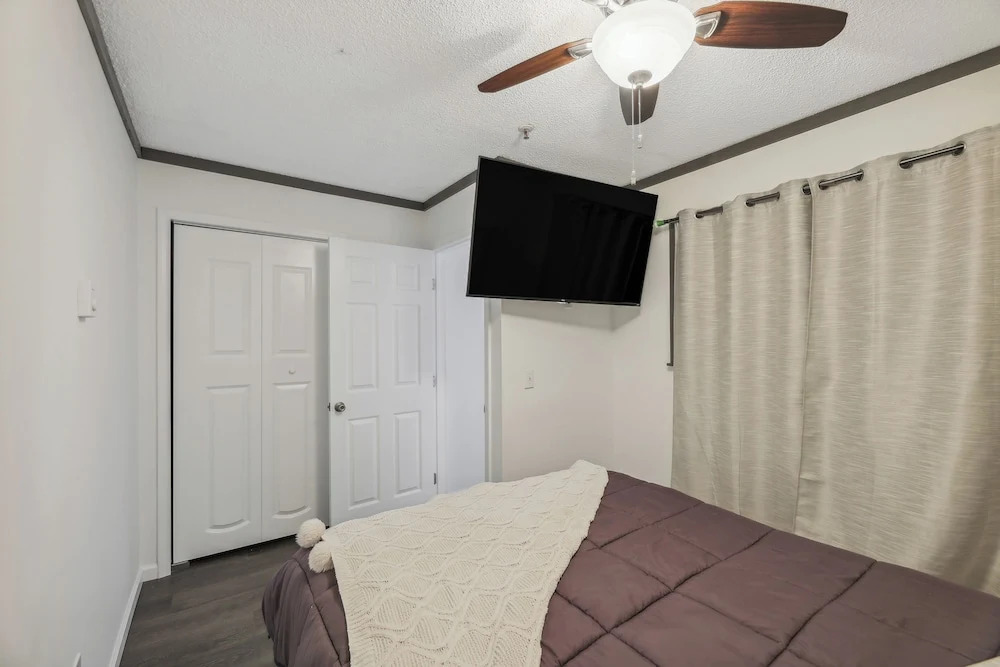 Cozy Snowshoe Condo Rental: Walk to Chair Lift!