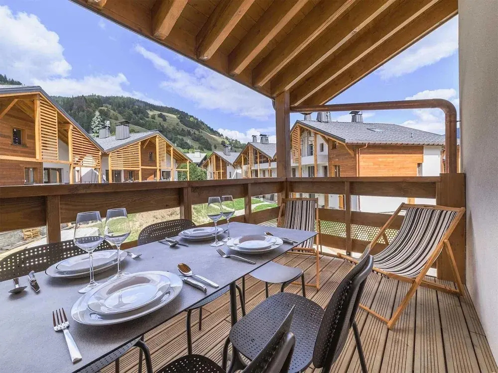 Elegant Apartment Facing Mont Blanc