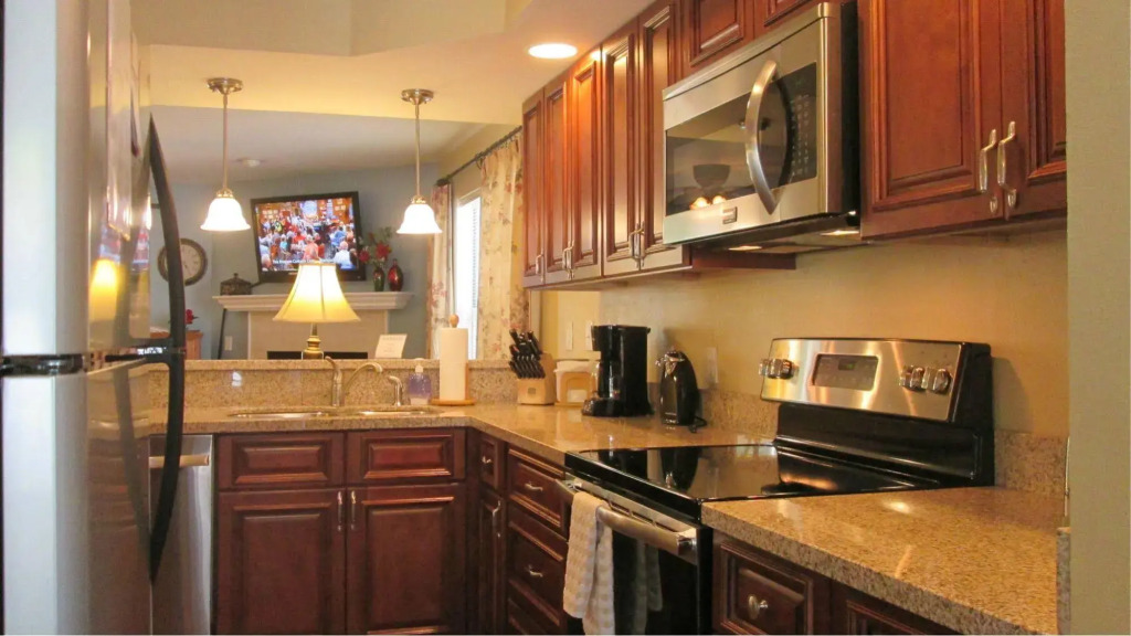 Golf 2 Screen Porches-View-Pointe Royale