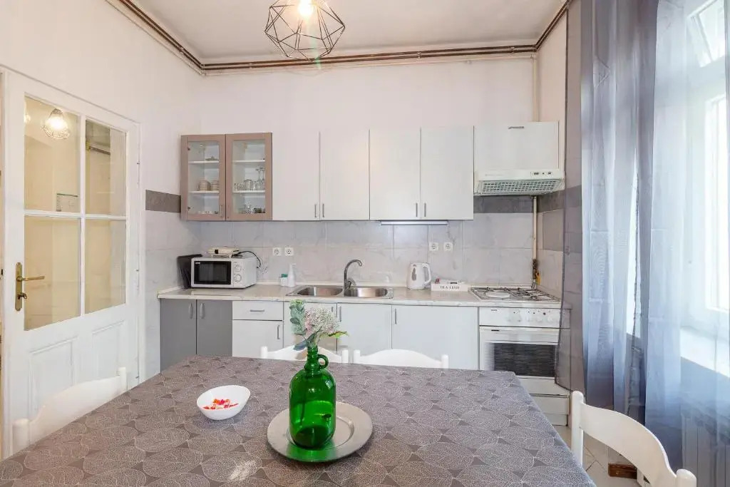 Apartment G37