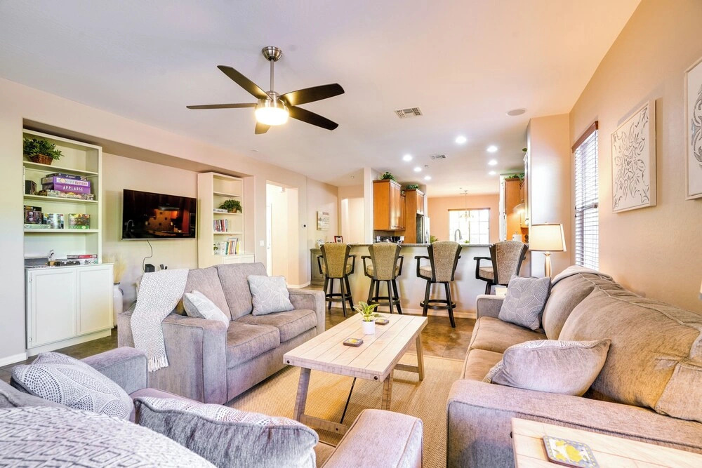 Peoria Getaway w/ Patio < 1 Mi to Hiking Trails!