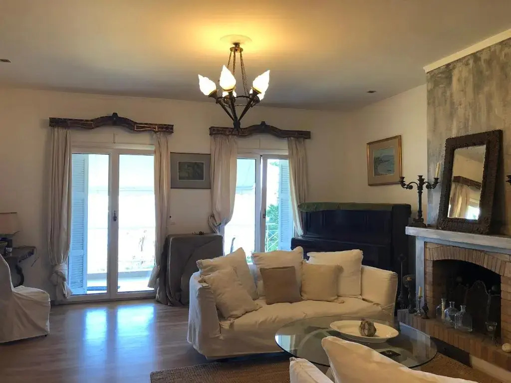 Classy lux apt w/ sea view, garden, parking