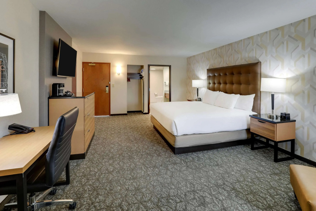Drury Inn & Suites Birmingham Lakeshore Drive