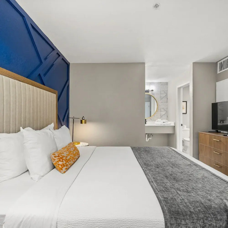 Stylish Buckhead Condo Your Urban Getaway in ATL