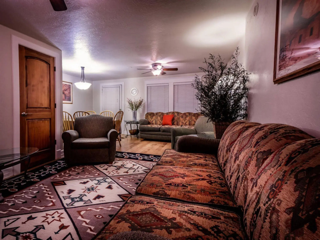 Stone Lizard Lodge