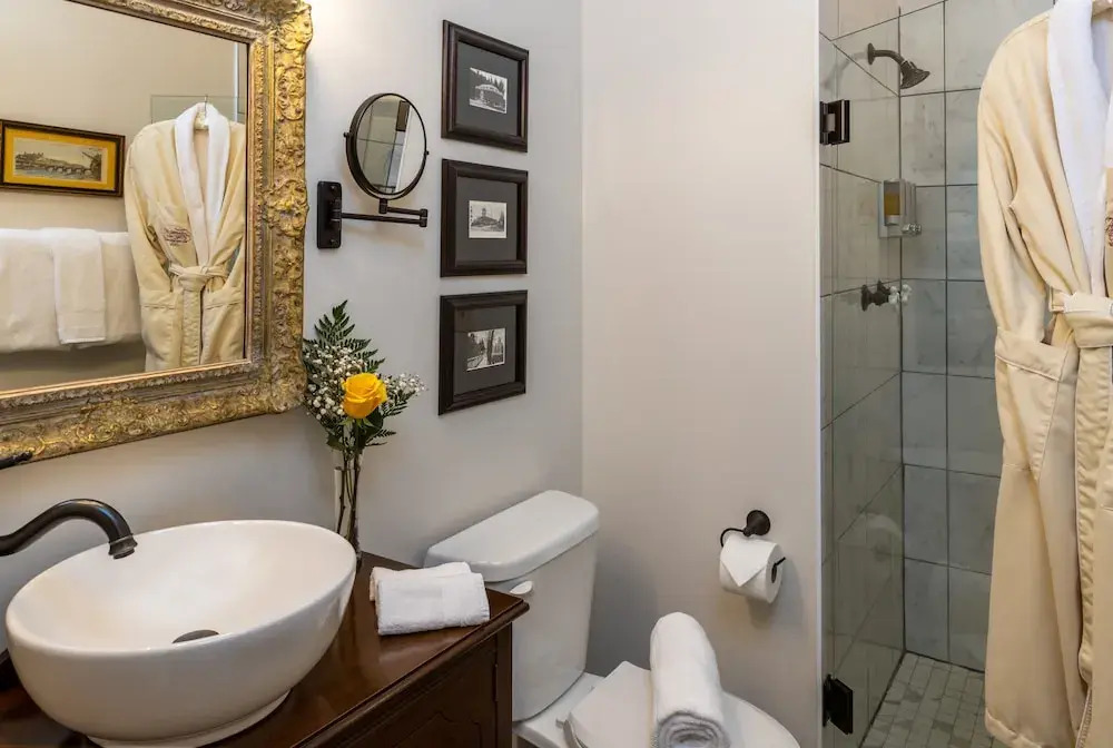 Arsenic and Old Lace Bed & Breakfast Inn
