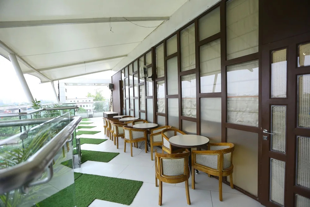 Hotel Gurveer Royal