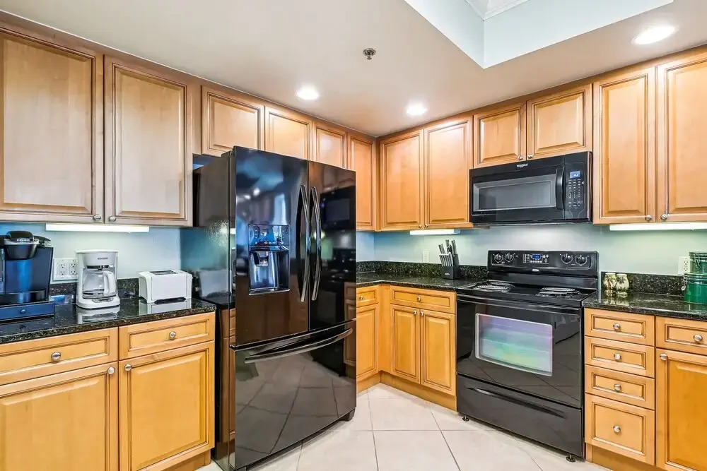 Harbor Landing 601b 3 Bedroom Condo by RedAwning
