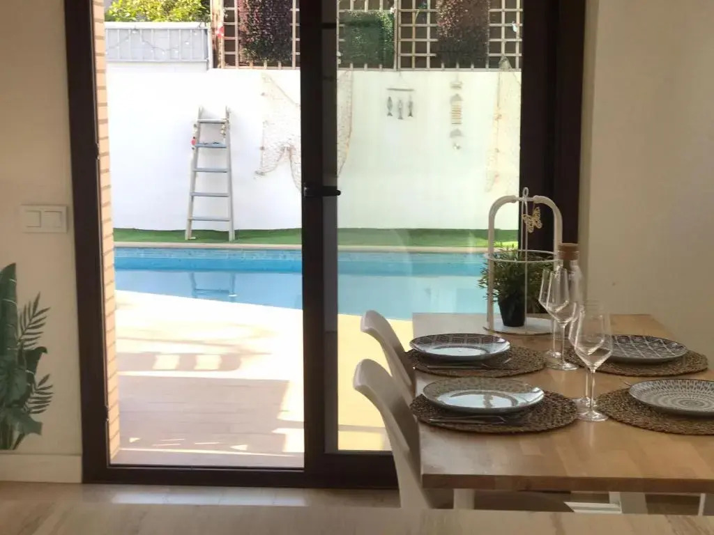 R127 Moderna villa cerca del mar