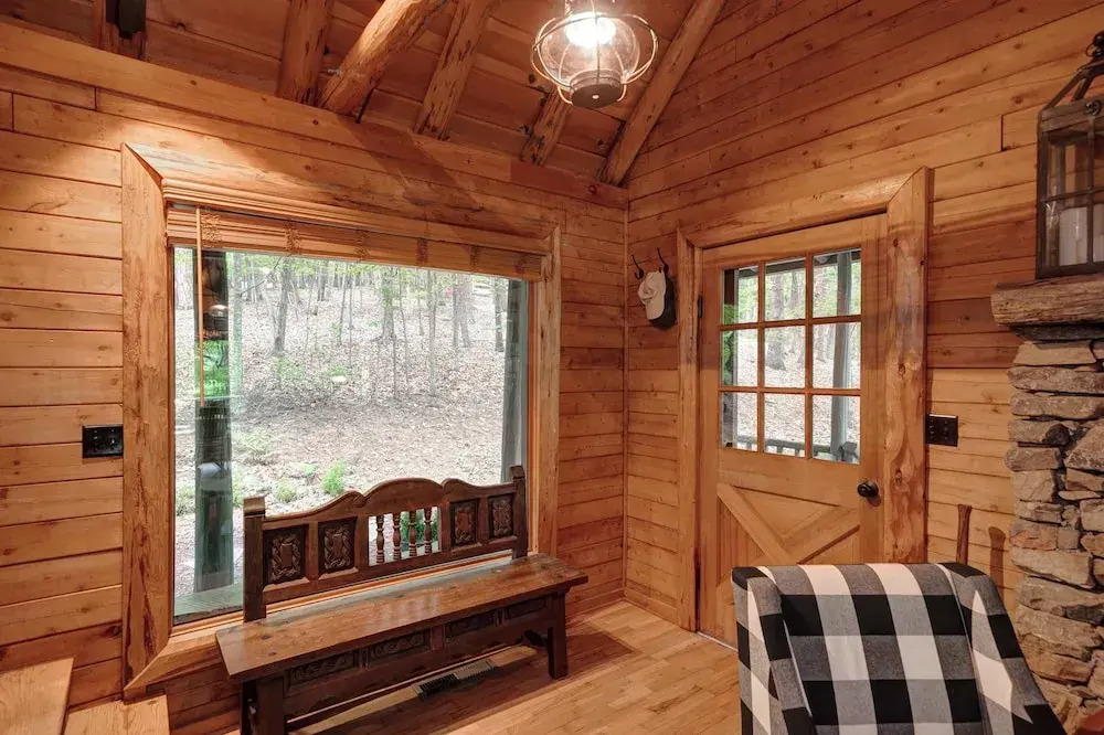 The Guest House Historic Cabin in Big Canoe