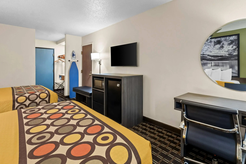 Super 8 by Wyndham Watertown WI