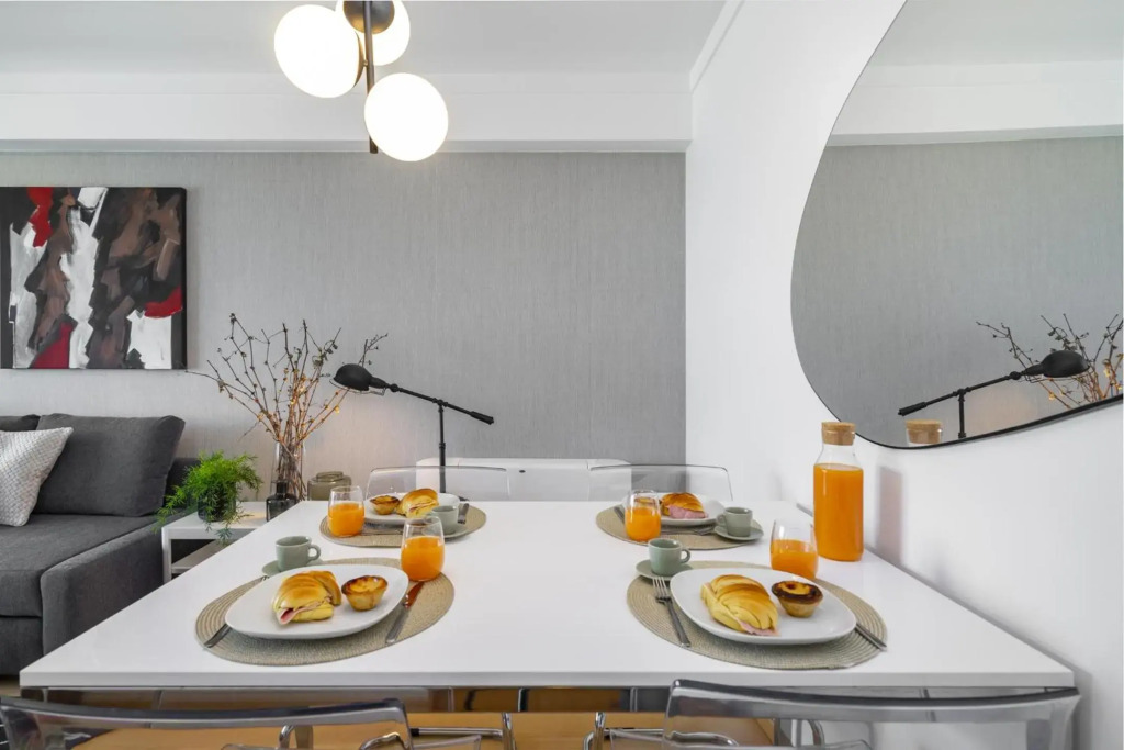 WHome @Panoramic Living w/ Elevator, AC, Garage perfect for Families & Business Travellers