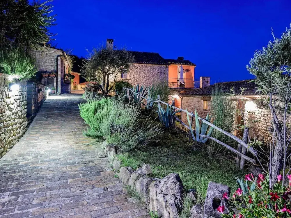 Gorgeous Apartment with Pool near Sibillini Mountains
