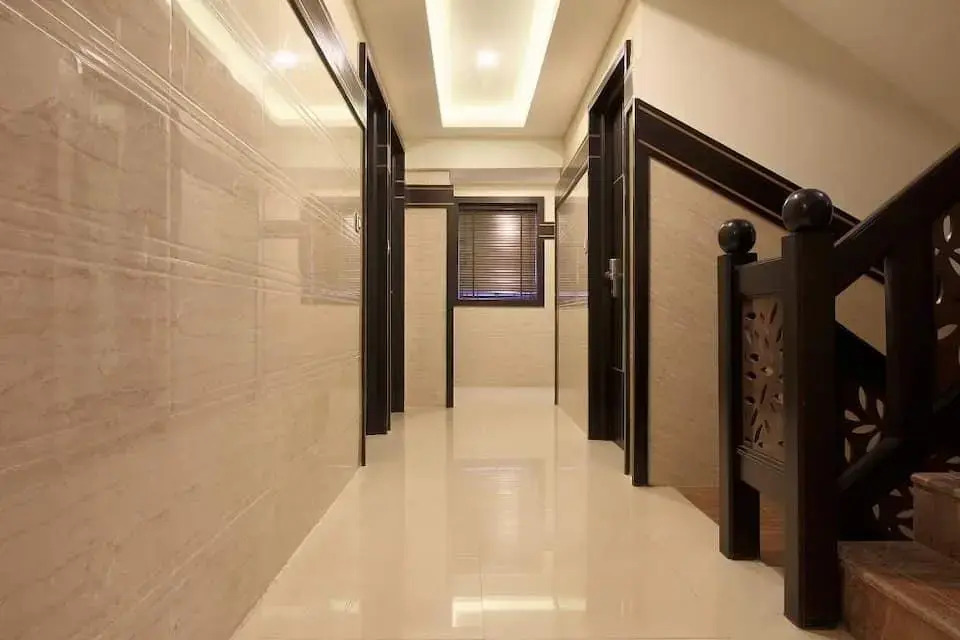 Hotel Monarch International