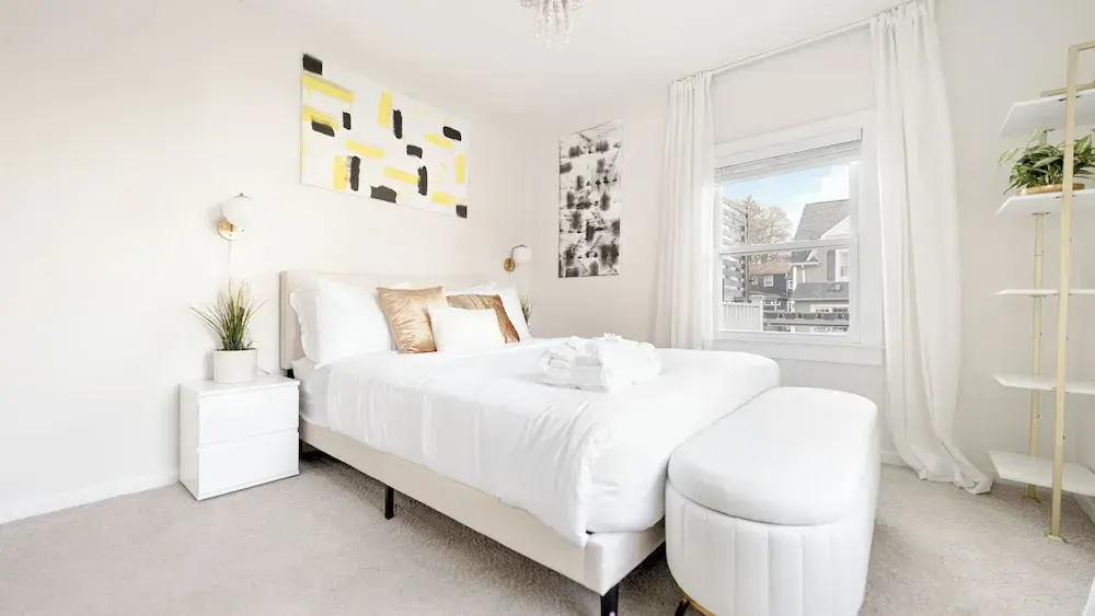 Ultra-Modern Luxe Sleek & Stunning Stay