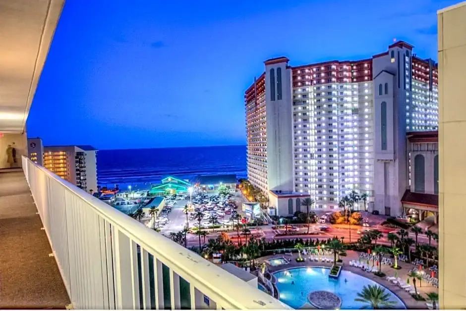 Laketown Wharf #638 by Nautical Properties