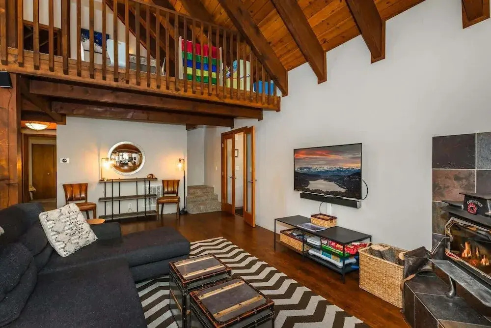 Alder Creek Paradise - Tree-lined Cabin Stay for 7