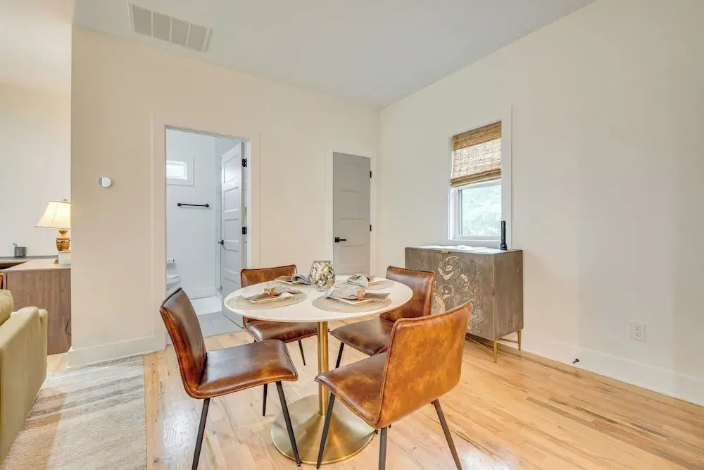 Couples Getaway Near Dtwn ATL & Mercedes-benz!