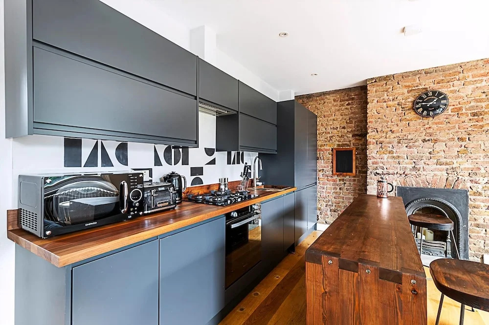 Rustic and Contemporary Haven in Brixton