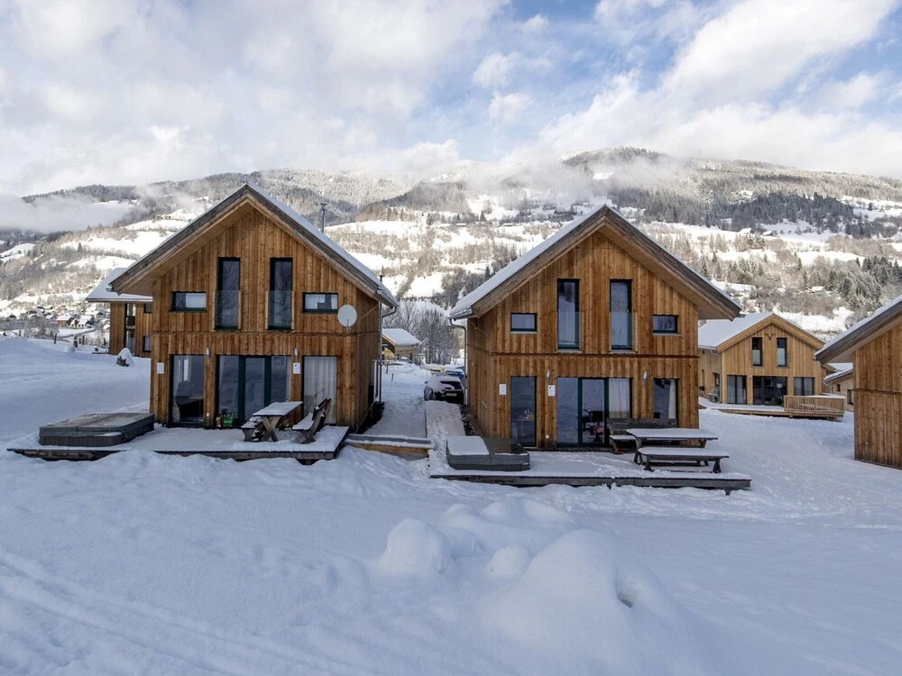 Welcoming Chalet With hot tub