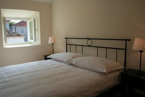 Deluxe Rooms with a terrace view at Old City Gate
