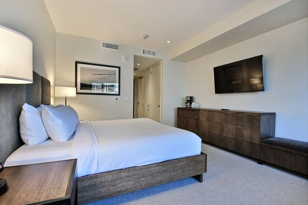Ski In Out Modern 2BR Residence in Canyons Village